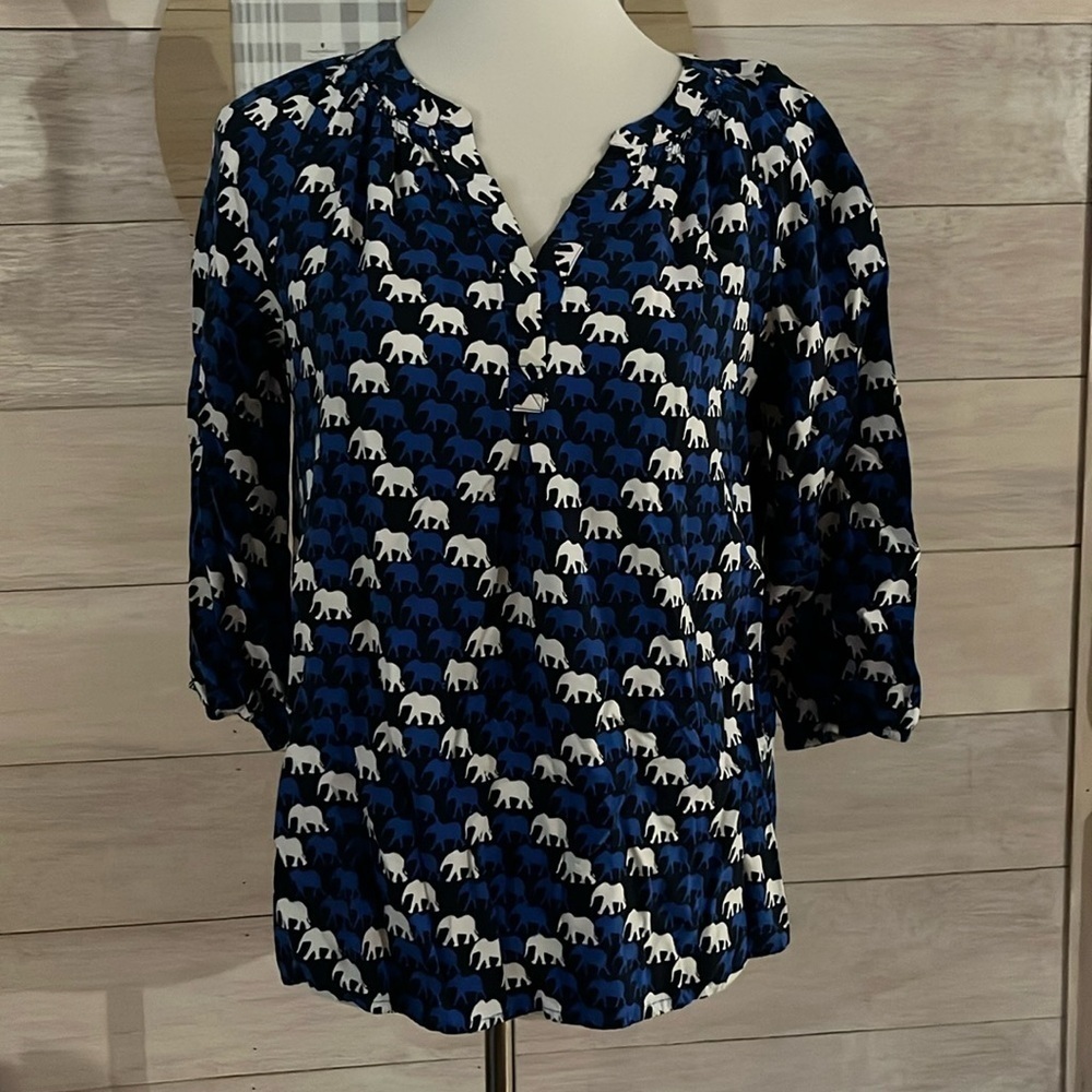 Crown & Ivy Blue Elephant Top M